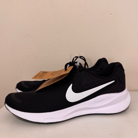 NWT Nike Men\'s Black and White Athletic Shoes
